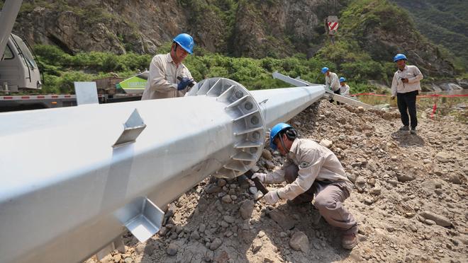 理查利森本场数据：3次射正进2球，8次对抗4次成功，评分8.6